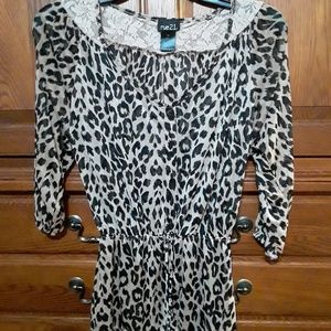 Animal print quarter sleeve blouse